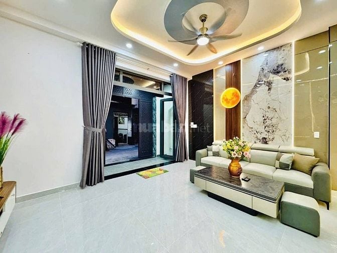 Nhà đẹp Lạc Long Quân, Tân Bình, 61m2, 3 tầng đẹp, hơn 3 tỷ