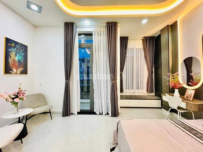 Nhà đẹp Lạc Long Quân, Tân Bình, 61m2, 3 tầng đẹp, hơn 3 tỷ