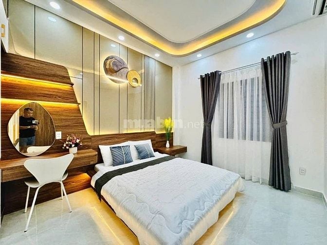Nhà đẹp Lạc Long Quân, Tân Bình, 61m2, 3 tầng đẹp, hơn 3 tỷ
