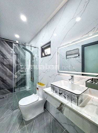 BẤN NHÀ 2 LẦU GẦN BỆNH VIỆN HOÀNG MỸ BÌNH DƯƠNG