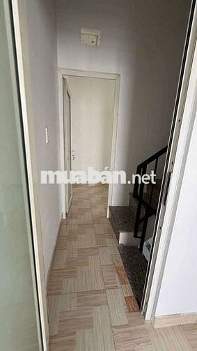 Nhã 1 Trệt, 1lầu, DT : 3.5mx7m=24m2. Sát MT Tô Ngọc Vân, ngay cây xăng