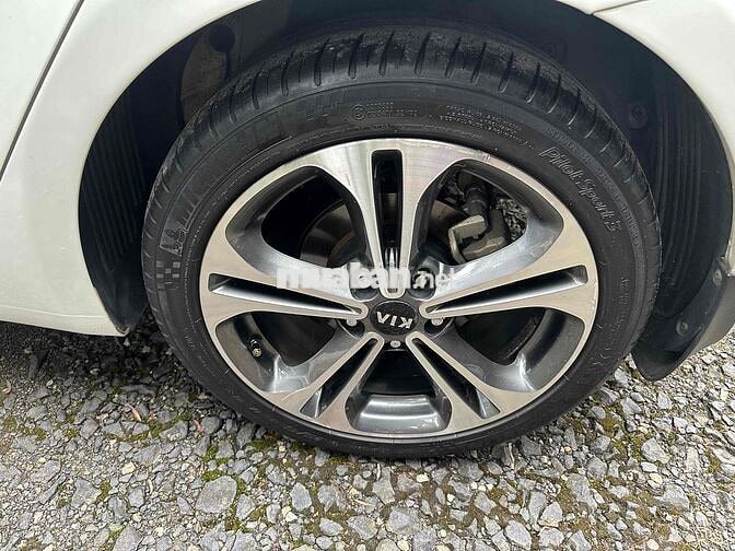 Kia Cerato 2014 1.6 AT Hatchback