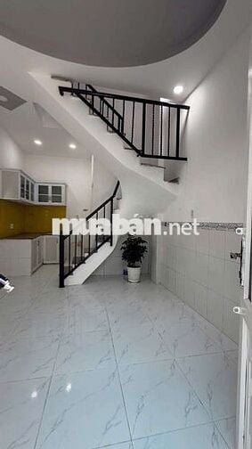 Nhã 1 Trệt, 1lầu, DT : 3.5mx7m=24m2. Sát MT Tô Ngọc Vân, ngay cây xăng