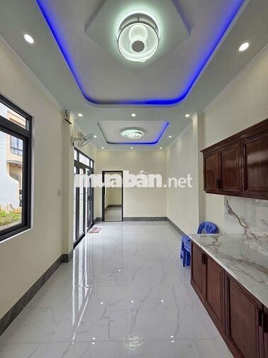 NHÀ MẶT TIỀN CÓ SÂN Ô TÔ VÀ 4 PHÒNG NGỦ