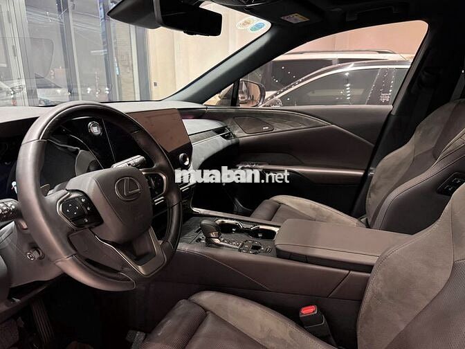 Lexus RX 2024 350 Luxury - 3900 km