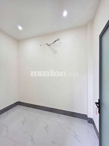 NHÀ MẶT TIỀN CÓ SÂN Ô TÔ VÀ 4 PHÒNG NGỦ