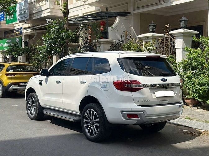 Chính chủ bán Ford Everest 2019 Titanium 2.0L 4x2