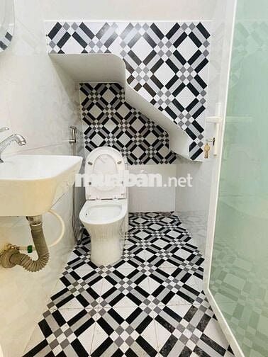 cần bán gấp nhà Huỳnh Tấn Phát
