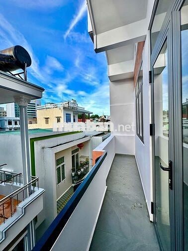 Nhà 3 mê 131m2 4 phòng thiết kế hiện đại tặng nội thất đi bộ tắm biển