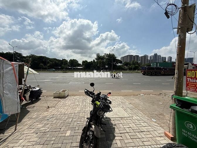Cho thuê MBKD tự do ngay gần ngã tư Nguyễn Thị Thập