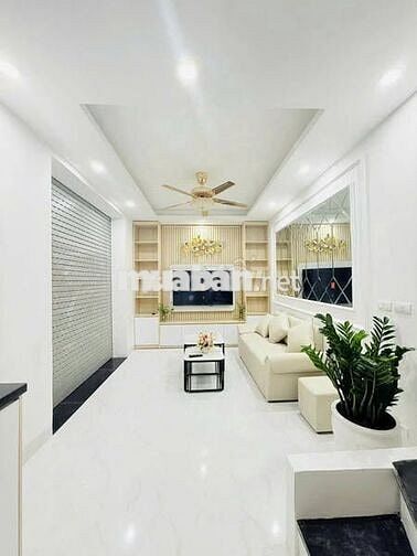 🏡 BÁN NHÀ CẦU GIẤY 28m² – 5 TẦNG – MẶT TIỀN 6.4m –  GIÁ 7.5 TỶ 💎