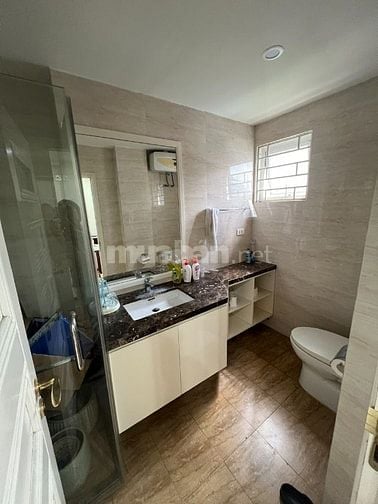 CHO THUÊ 3 TẦNG NHÀ MẶT TIỀN VƯỜN HOA TRẦN QUANG DIỆU, ĐỐNG ĐA, HÀ NỘI