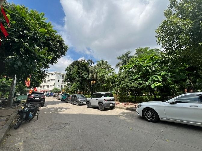 CHO THUÊ 3 TẦNG NHÀ MẶT TIỀN VƯỜN HOA TRẦN QUANG DIỆU, ĐỐNG ĐA, HÀ NỘI