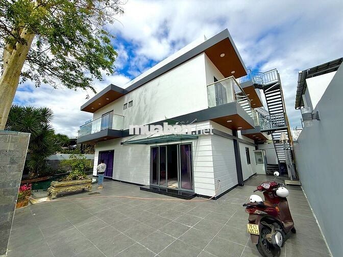 VILLA RỘNG CÓ HỒ BƠI KĐT MỸ GIA GIÁ 45 TRIỆU/THÁNG