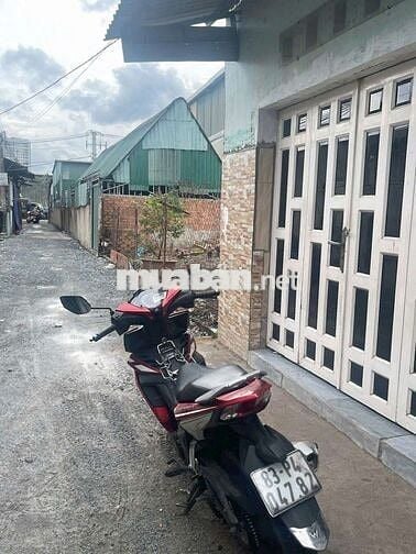 NHÀ CẤP 4, 10x21, TRỌ 10 PHÒNG, HẺM 5M, DĨ AN, GIÁ 3 ĐỒNG TL