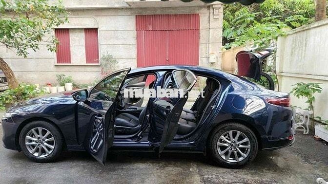 Mazda 3 2022 1.5L Luxury - 10000 km