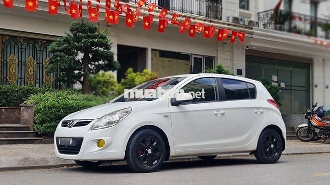 Hyundai i20 2011 1.4 AT - 100000 km