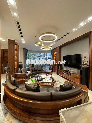 BIỆT THỰ SÂN VƯỜN NGANG 12M ĐỐI DIỆN VẠN HẠNH MALL, QUẬN 10