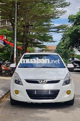 Hyundai i20 2011 1.4 AT - 100000 km