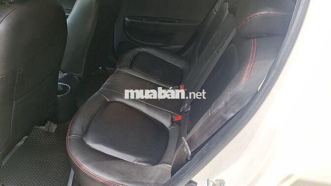 Hyundai i20 2011 1.4 AT - 100000 km