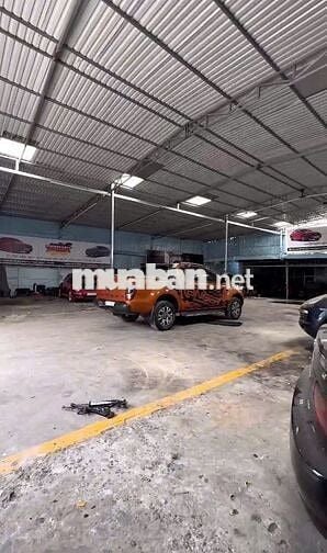 Kho diện tích lên đến 900m2 ở Hoàng Quốc Việt cần cho thuê gấp