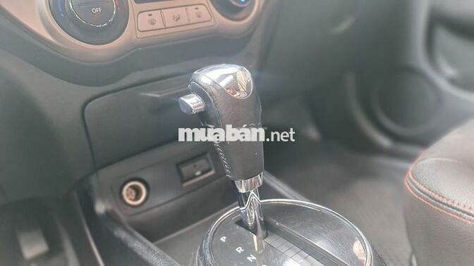 Hyundai i20 2011 1.4 AT - 100000 km