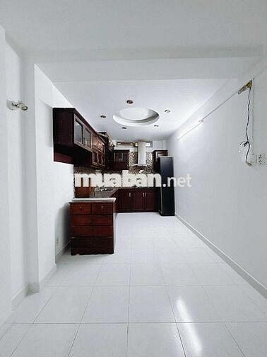 NHÀ ĐẸP 4 LẦU ĐÚC Q4- HẺM 4m- 47m2 - 5PN- KO QH- GIÁ 5 TỶ NHỈNH
