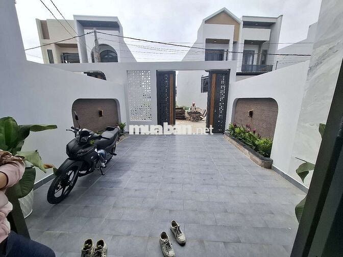 Nhà mới 1 trệt+1 lầu 5×24 nhỉnh 2 tỷ  kcn cầu tràm
