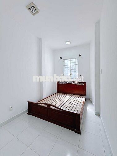 NHÀ ĐẸP 4 LẦU ĐÚC Q4- HẺM 4m- 47m2 - 5PN- KO QH- GIÁ 5 TỶ NHỈNH