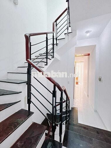 NHÀ ĐẸP 4 LẦU ĐÚC Q4- HẺM 4m- 47m2 - 5PN- KO QH- GIÁ 5 TỶ NHỈNH