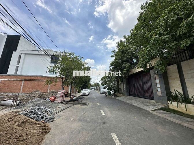 VIP KHU BIỆT THỰ ĐỘC NHẤT 2MT TRƯỚC SAU KHUÔN ĐẤT ĐẸP 15X30M THỔ 100%