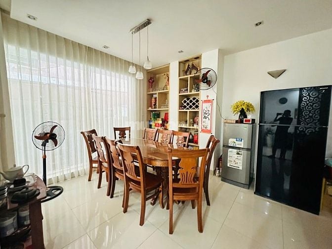 Vị trí hiếm có khó tìm, nhà 4 tầng chỉ sau lưng nhà mặt tiền Trần Phú