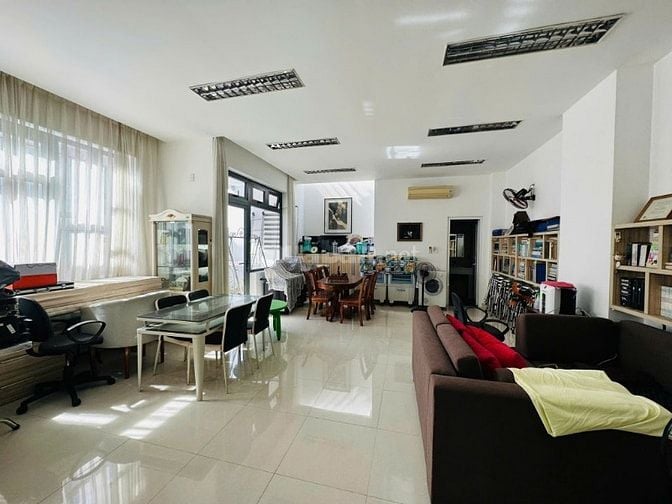Vị trí hiếm có khó tìm, nhà 4 tầng chỉ sau lưng nhà mặt tiền Trần Phú