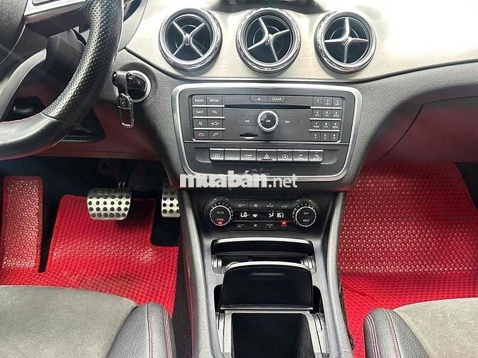 Mercedes Benz GLA250 AMG 4Matic sx 2016 màu đỏ