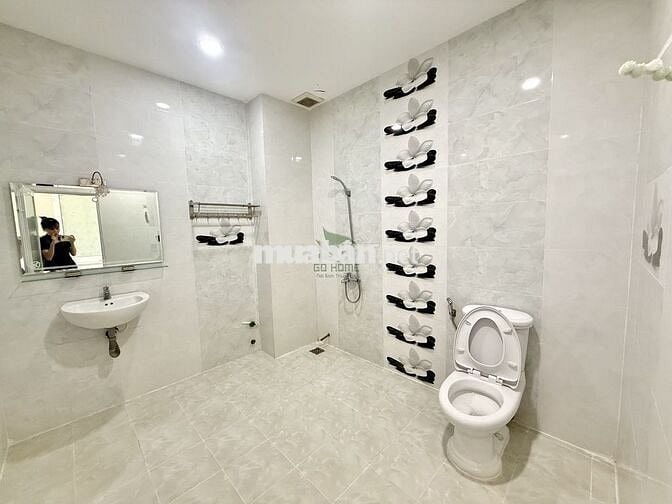 CHO THUÊ NHÀ 3 PHÒNG FULL NỘI THẤT NGỦ KĐT HÀ QUANG 2 GIÁ 18 TRIỆU/TH