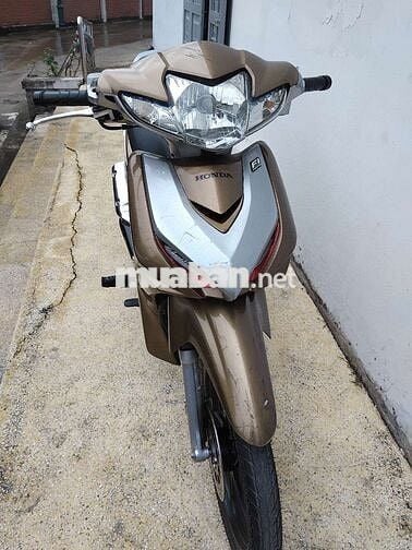 Xe honda tay ga.đời mới có Fi.còn mới toanh