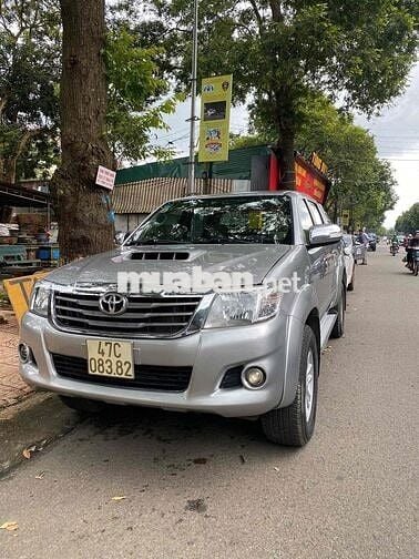 Toyota Hilux 2014 2.5E 4x2 MT - 120000 km