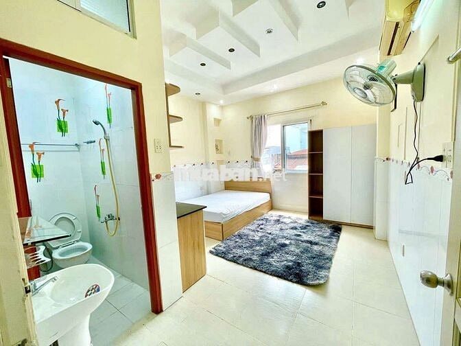 Cho thuê phòng trọ cửa sổ trời gần trung tâm thương mại Takashimaya