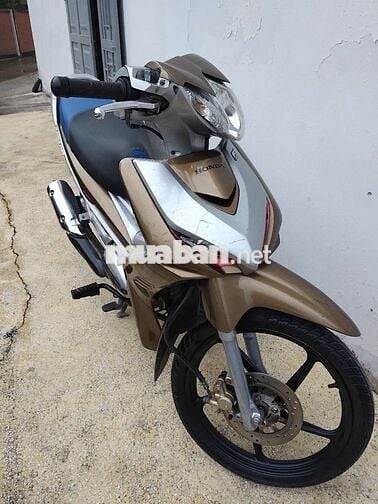 Xe honda tay ga.đời mới có Fi.còn mới toanh