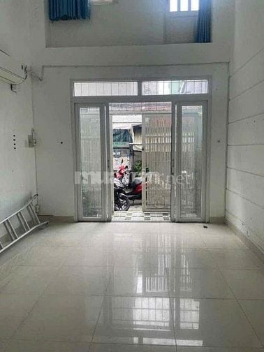 Cho thuê Hẻm NC giá rẻ,đường Hòa Hưng, phường 13, quận 10, Giá 11Tr