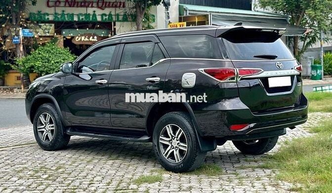 Toyota Fortuner 2020 2.4G 4x2 MT - 20,000 km 1 chủ