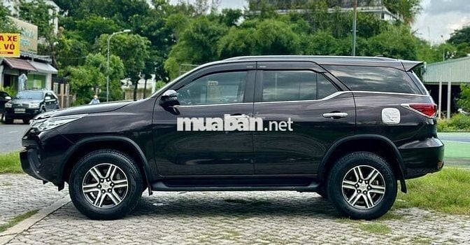 Toyota Fortuner 2020 2.4G 4x2 MT - 20,000 km 1 chủ