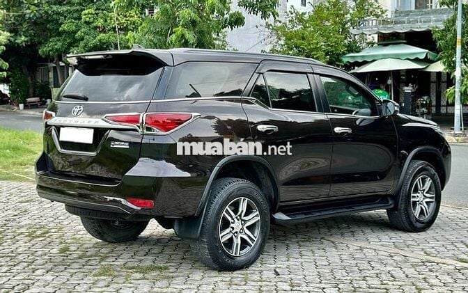 Toyota Fortuner 2020 2.4G 4x2 MT - 20,000 km 1 chủ