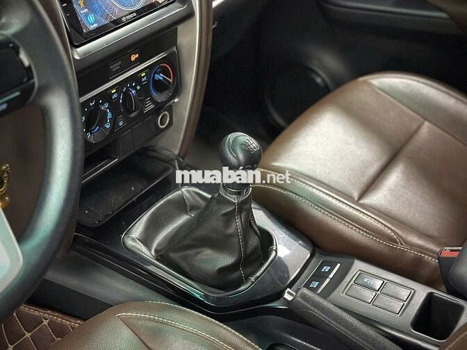 Toyota Fortuner 2020 2.4G 4x2 MT - 20,000 km 1 chủ
