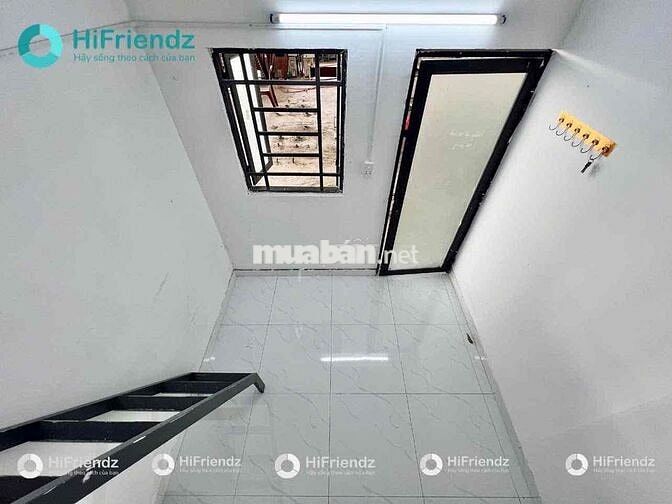 K giới hạn người ở, Gần đh UTH, Hutech, UEF, Ngã tư hàng xanh