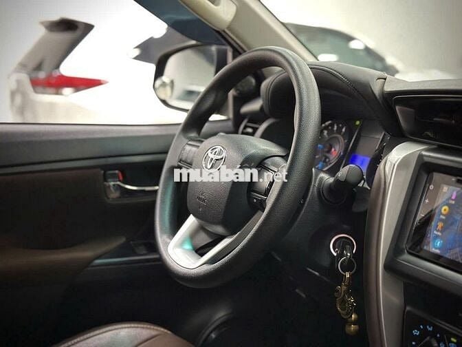 Toyota Fortuner 2020 2.4G 4x2 MT - 20,000 km 1 chủ