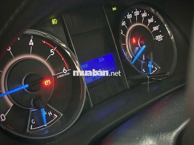 Toyota Fortuner 2020 2.4G 4x2 MT - 20,000 km 1 chủ