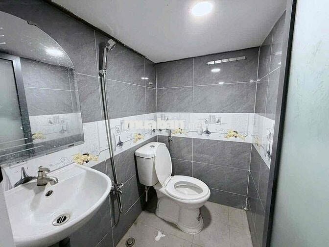 Trống Lại Phòng Có Gác 30m2 Ở Được 3-4 Người Ngay Nguyễn Hữu Cảnh