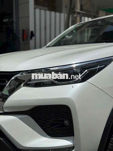 Toyota Fortuner 2.4 AT 4x2 sản xuất 2024