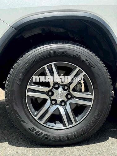Toyota Fortuner 2.4 AT 4x2 sản xuất 2024